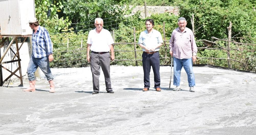 Yeşilköy Mahallesi Dumanlı Mevkii Beton Yol Çalışmalarına Başlanılmıştır.