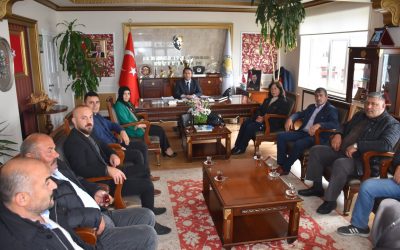 AK Parti Yakakent İlçe Başkanı Saliha Korkmaz ve Yönetim Kurulu üyeleri, Belediye Başkanımız Hüseyin Kıyma’yı makamında ziyaret etti.
