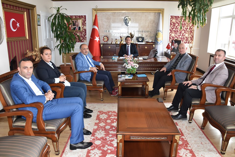 Samsun Gençlik ve Spor İl Müdürü İsmail Kasapoğlu ve Beraberindekiler Belediye Başkanımız Hüseyin Kıyma’yı Ziyaret Etti.