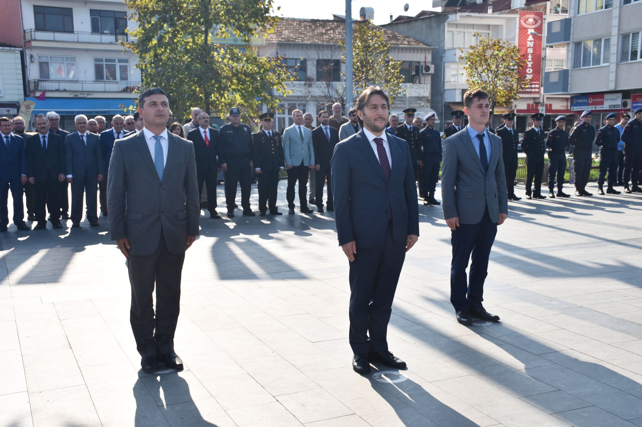 İlçemizde 29 Ekim Cumhuriyet Bayramı Çelenk Sunma Töreni Yapıldı.