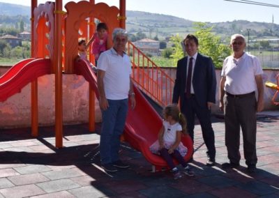 Yakakent Belediyesi Kurduğu  Oyun Parkları İle Çocukları Sevindiriyor