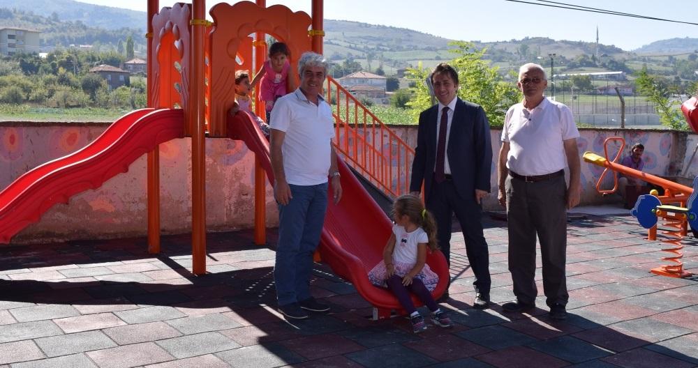 Yakakent Belediyesi Kurduğu  Oyun Parkları İle Çocukları Sevindiriyor