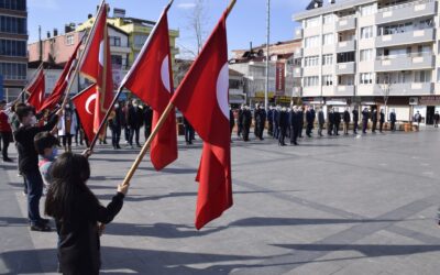 18 Mart Çanakkale Zaferi ve Şehitleri Anma günü kapsamında, Cumhuriyet Meydanı Atatürk Anıtı’na çelenk sunma töreni gerçekleştirildi.