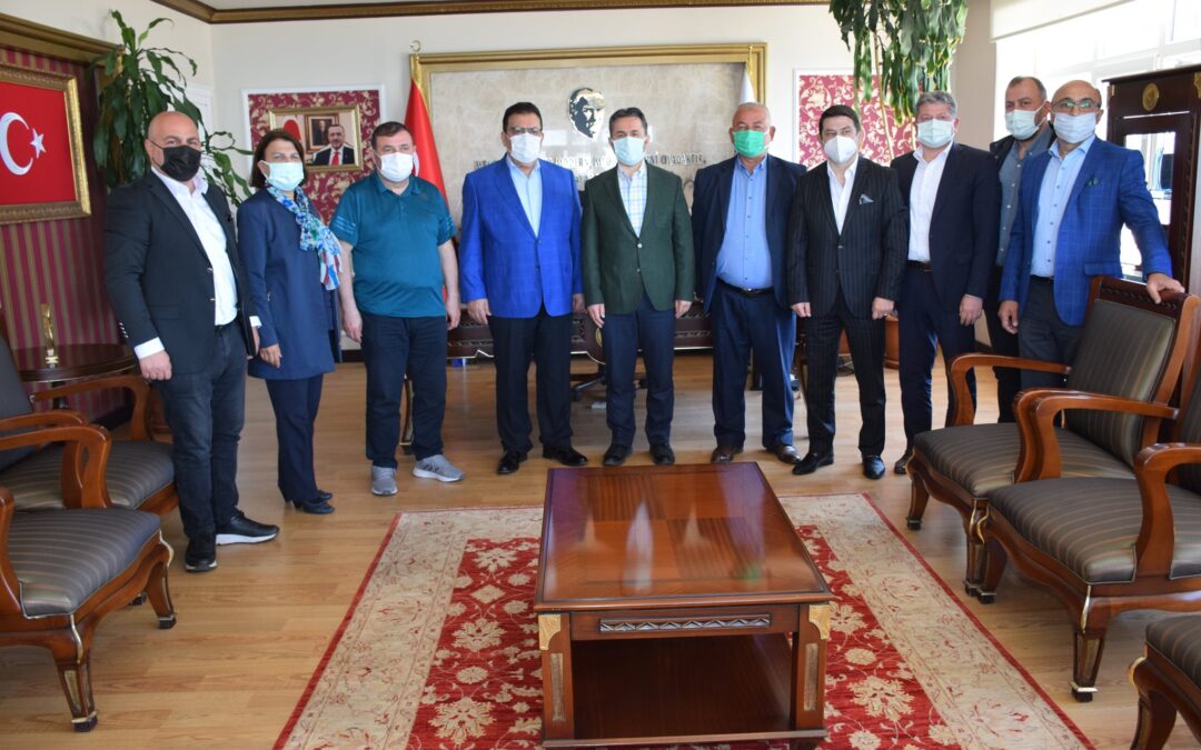 SAMKON Genel Başkanı Hasan Kaya Aşcı ve Yönetim Kurulu üyeleri, Belediye Başkanımız Hüseyin Kıyma’yı makamında ziyaret ettiler.