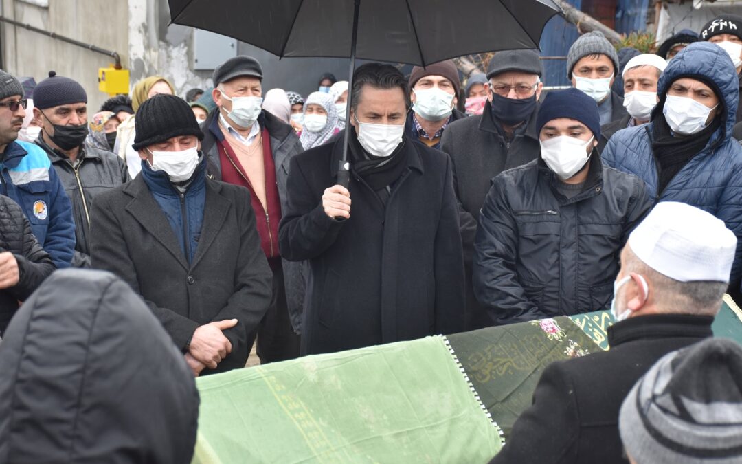 Belediye Başkanımız Hüseyin Kıyma, ilçemiz Kozköy Mahallesi halkından vefat eden Songül Çelik’in cenaze namazına katıldı