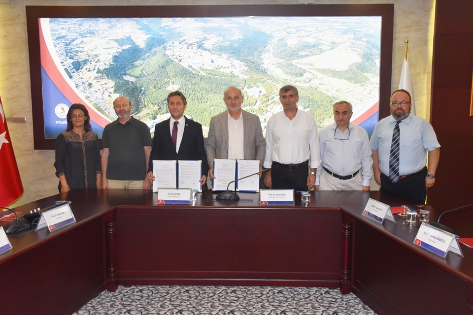 Ondokuz Mayıs Üniversitesi (OMÜ) ve Yakakent Belediyesi arasında sosyal ve kültürel alanda işbirliği protokolü imzalandı.