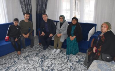 Belediye Başkanımız Hüseyin Kıyma ve eşi Nezahat Kıyma, depremden etkilenen ve ilçemizde ağırlanan depremzede aileleri ziyaret ettiler.