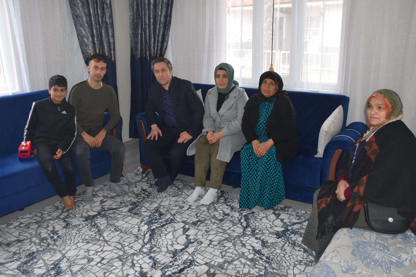 Belediye Başkanımız Hüseyin Kıyma ve eşi Nezahat Kıyma, depremden etkilenen ve ilçemizde ağırlanan depremzede aileleri ziyaret ettiler.