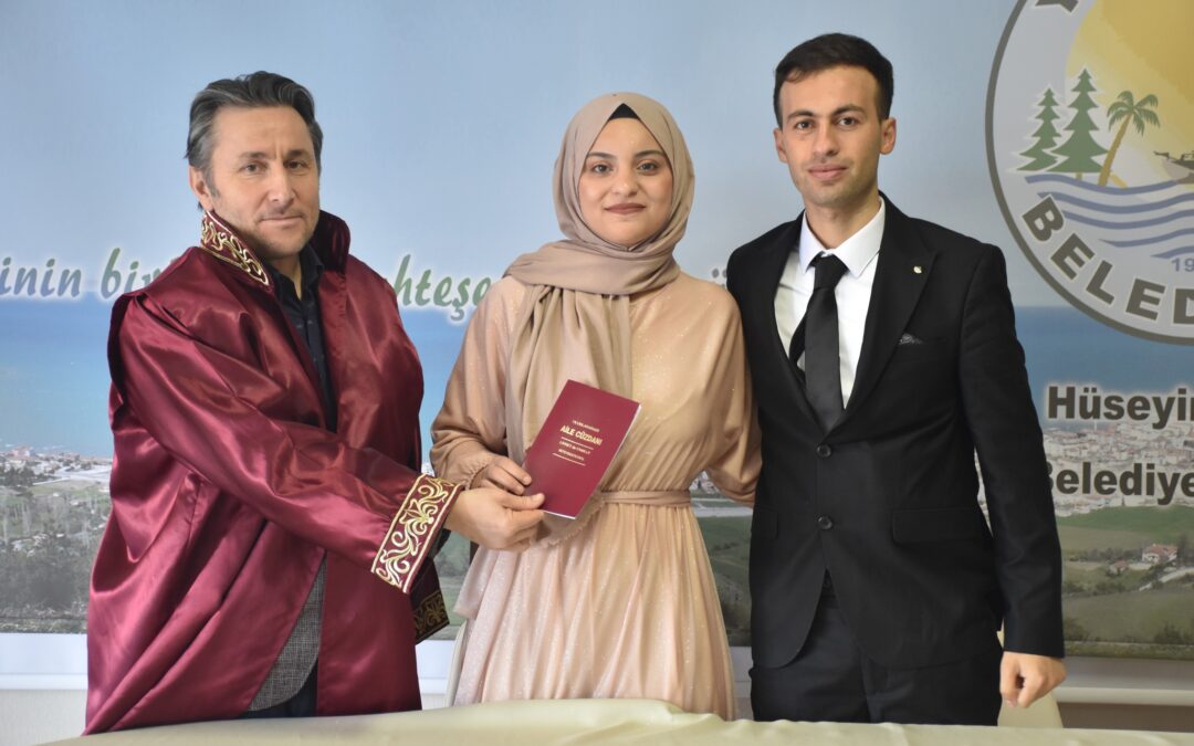 Belediye Başkanımız Hüseyin Kıyma, Neşenur Onur & Mahmut Ergen çiftinin nikah akdini gerçekleştirdi.  Çiftimize bir ömür boyu mutluluklar dileriz.