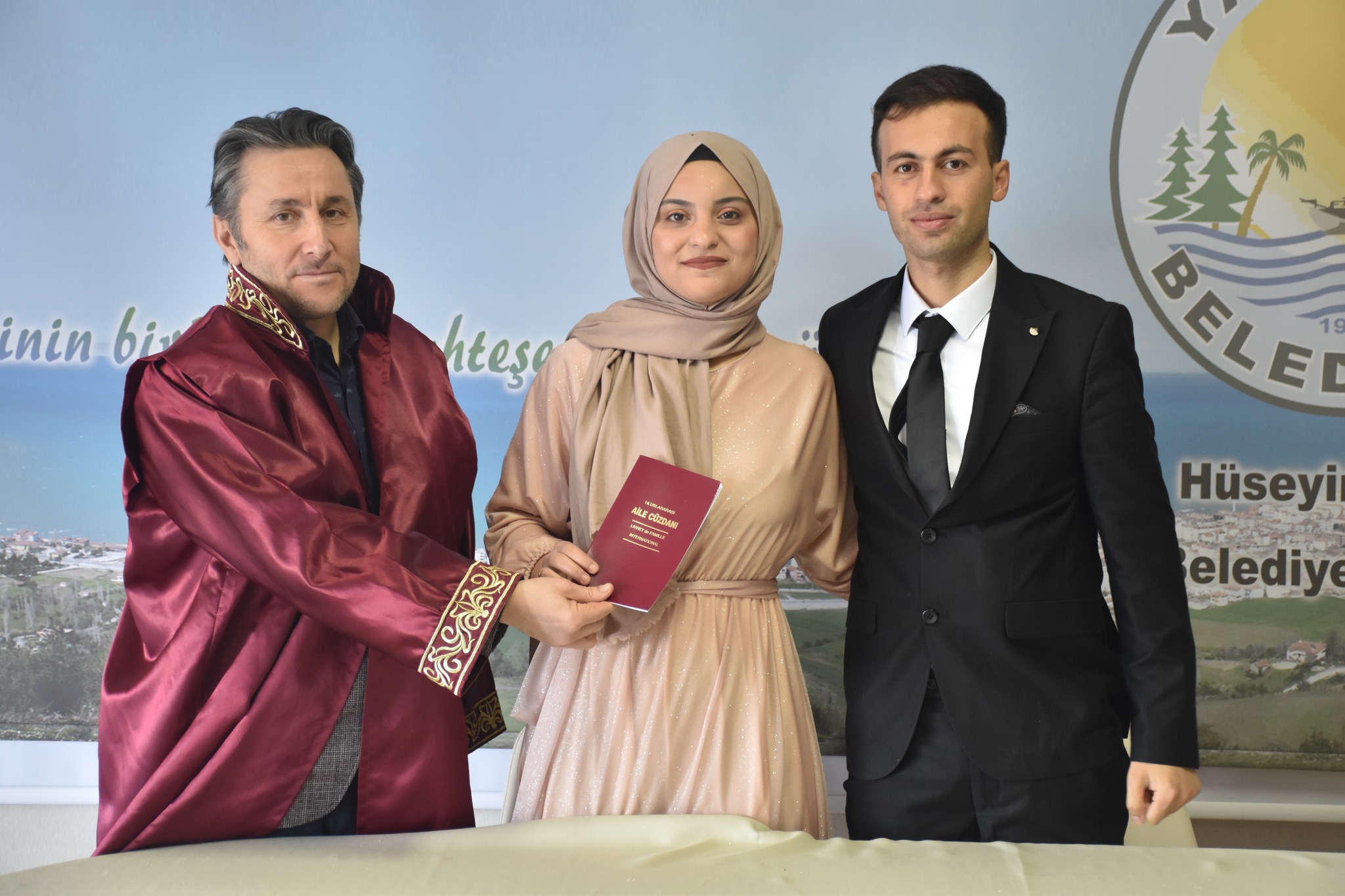 Belediye Başkanımız Hüseyin Kıyma, Neşenur Onur & Mahmut Ergen çiftinin nikah akdini gerçekleştirdi.  Çiftimize bir ömür boyu mutluluklar dileriz.