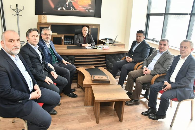 Deprem felaketinin ardından Koordinasyonu sağlamak üzere Kahramanmaraş’ta bulunan Samsun Valimiz Sayın Doç. Dr. Zülkif Dağlı’yı, Belediye Başkanımız Hüseyin Kıyma görev yerinde ziyaret etti.