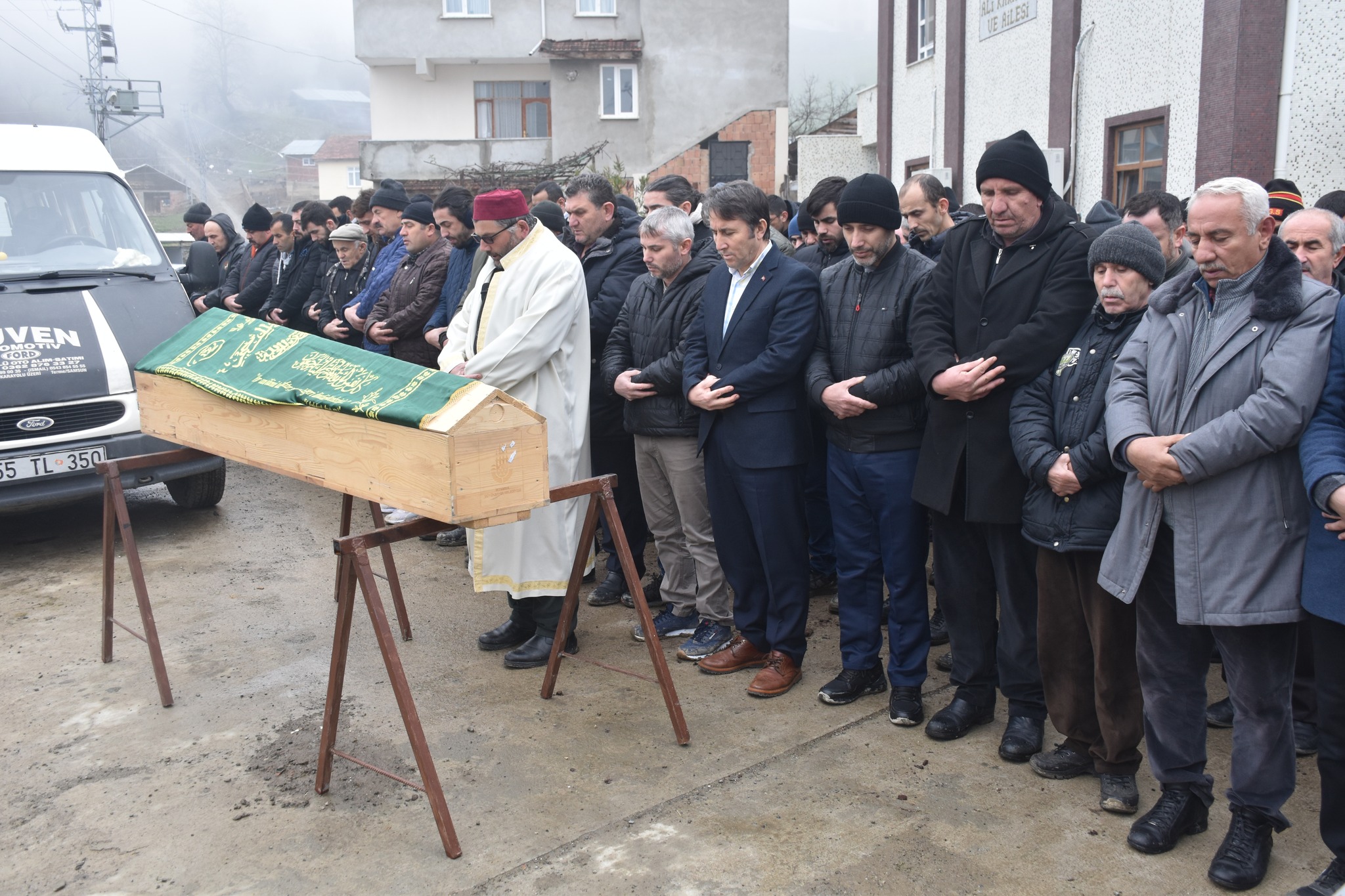 Belediye Başkanımız Hüseyin Kıyma ilçemiz Karaaba Çökeyan mahallesi halkından vefat eden Rahmi Türkmen’in cenaze namazına katıldı, ailesine baş sağlığında bulundu.