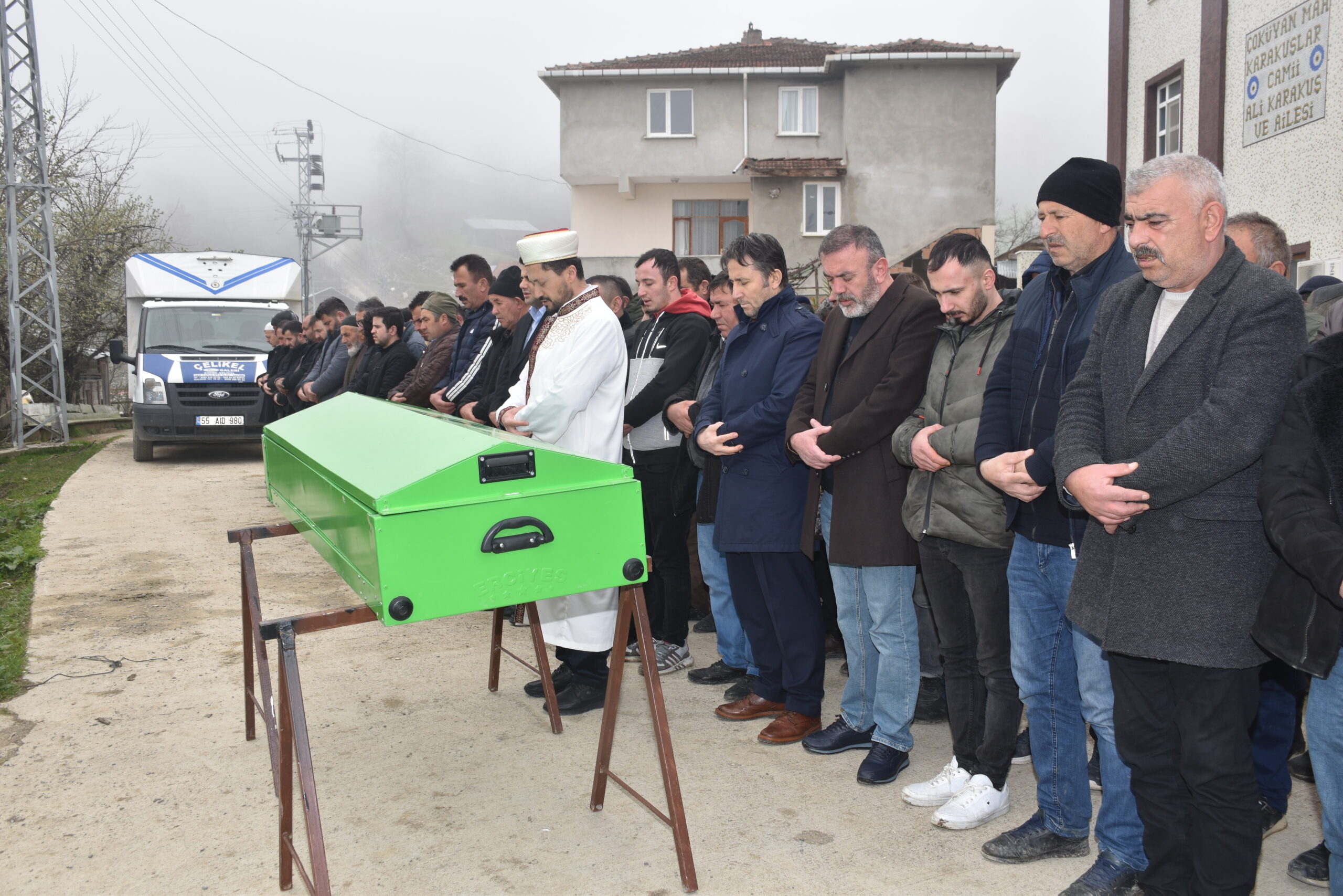 Belediye Başkanımız Hüseyin Kıyma, Karaaba Çökeyan mahallemizde meydana gelen kaza sonucu vefat eden Erol Albayrak’ın cenaze namazına katıldı, ailesine baş sağlığında bulundu.