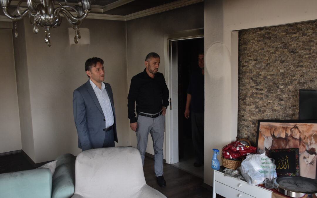 Belediye Başkanımız Hüseyin Kıyma ilçemiz merkez mahallemizde evinde yangın çıkan Yücel Ak ve ailesini ziyaret ederek, geçmiş olsun dileğinde bulundu.