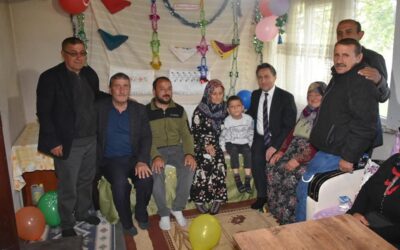 Belediye Başkanımız Hüseyin Kıyma, Emine & Ramazan Özdemir çiftinin oğlu Ekrem Yiğit’in sünnet mevlidine katılarak, ailesine hayırlı olsun dileklerini iletti.