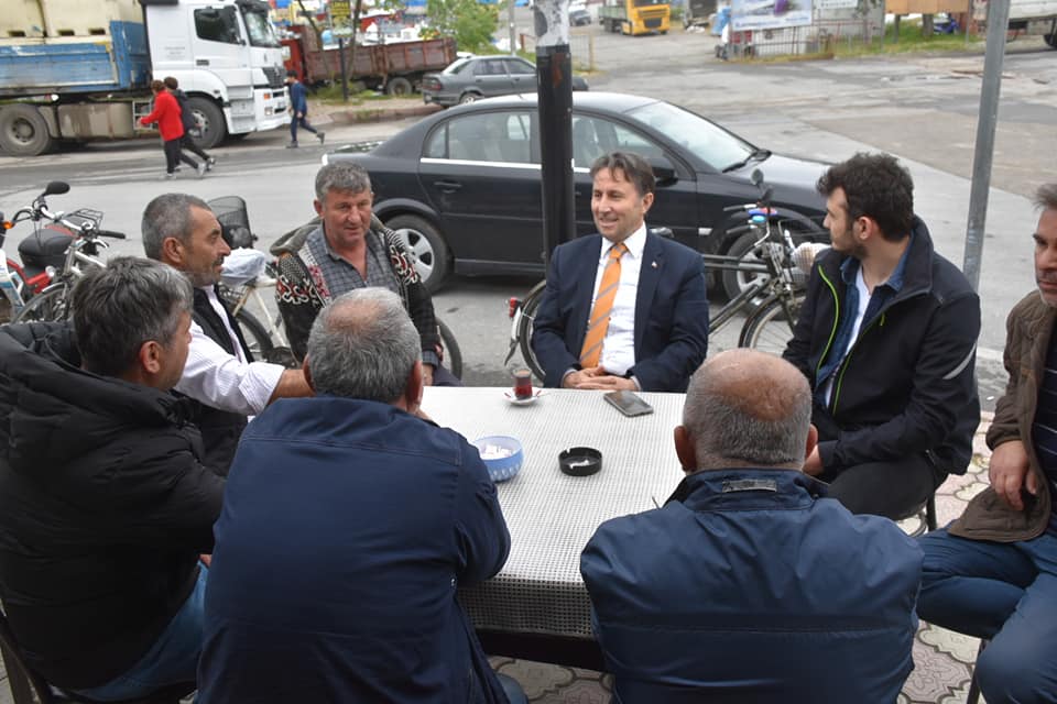 Belediye Başkanımız Hüseyin Kıyma, Liman mahallemizde esnaf ve vatandaşlarımız ile bir araya gelerek sohbette bulundu.