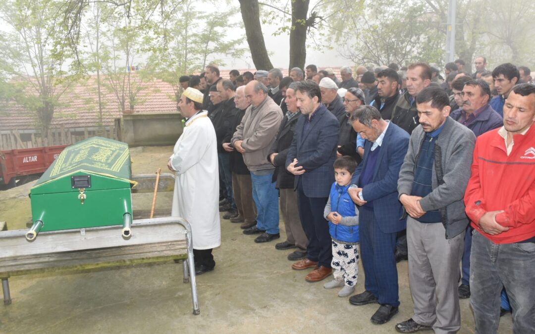 Belediye Başkanımız Hüseyin Kıyma ilçemiz Mutaflı mahallesi halkından vefat eden Hüseyin Kıdıl’ın cenaze namazına katıldı, ailesine baş sağlığında bulundu.