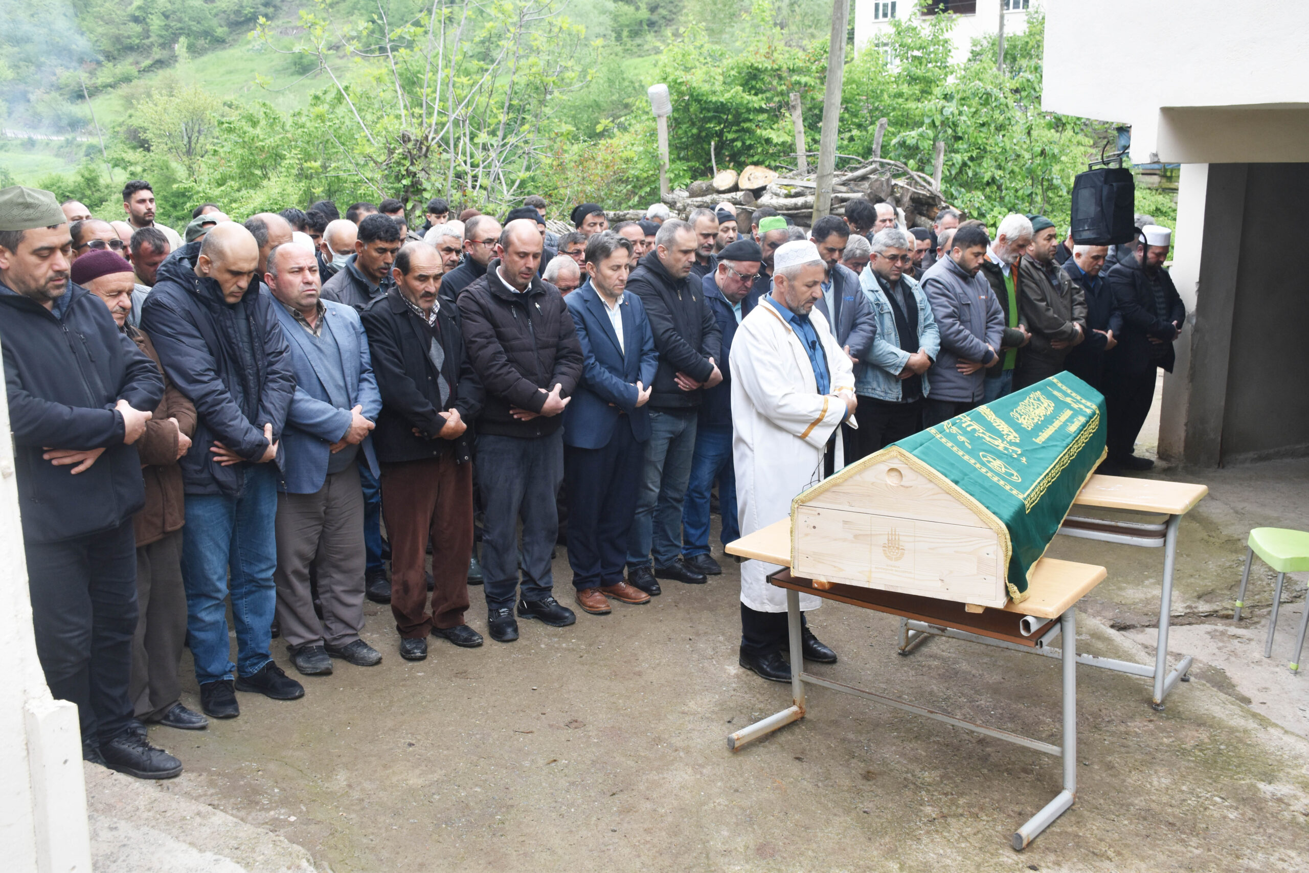 Belediye Başkanımız Hüseyin Kıyma ilçemiz Yeşilköy Hıdır mahallemiz halkından vefat eden Hamdi Tatar’ın cenaze namazına katıldı, ailesi ve yakınlarına başsağlığı diledi.
