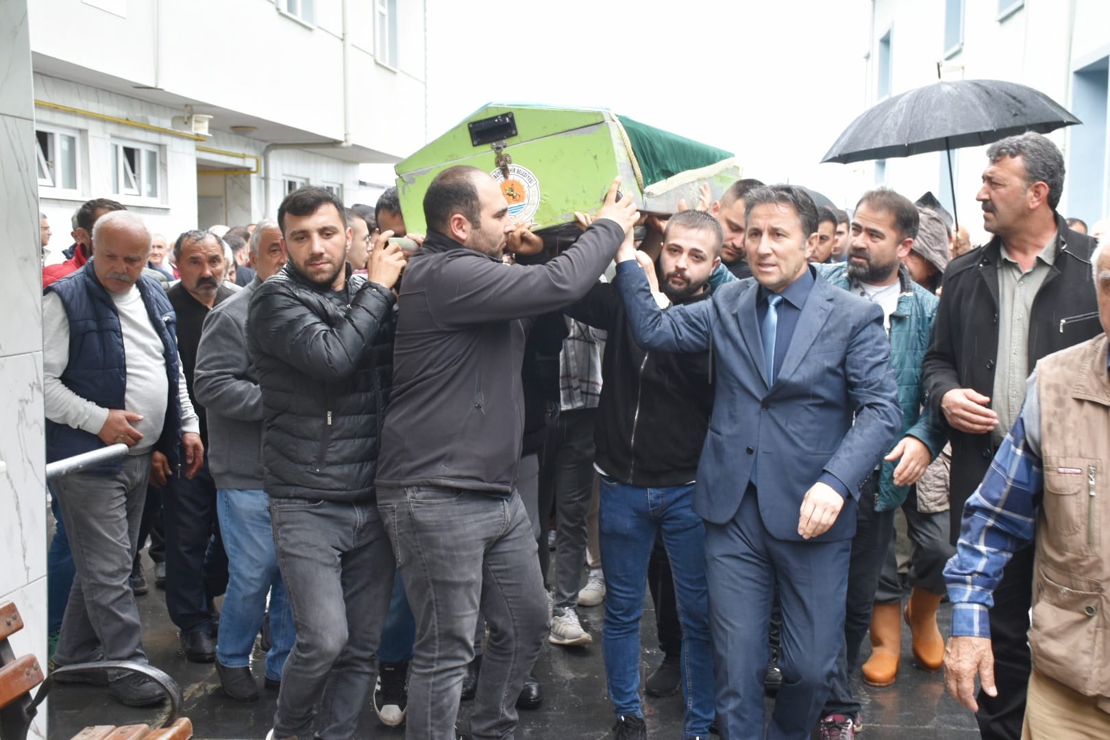 Belediye Başkanımız Hüseyin Kıyma ilçemiz halkından vefat eden Semra Baş’ın cenaze namazına katıldı, ailesine başsağlığında bulundu.