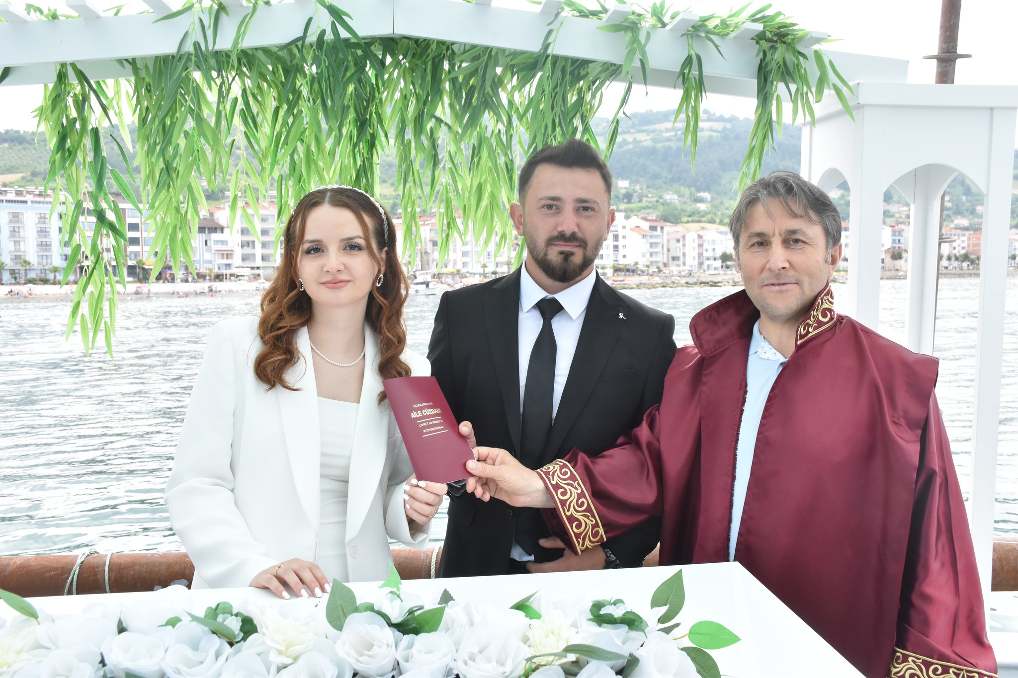 Belediye Başkanımız Hüseyin Kıyma, Tıngır ve Şensoy ailelerinin evlatları Derya & Emre çiftinin nikah akdini gerçekleştirdi.