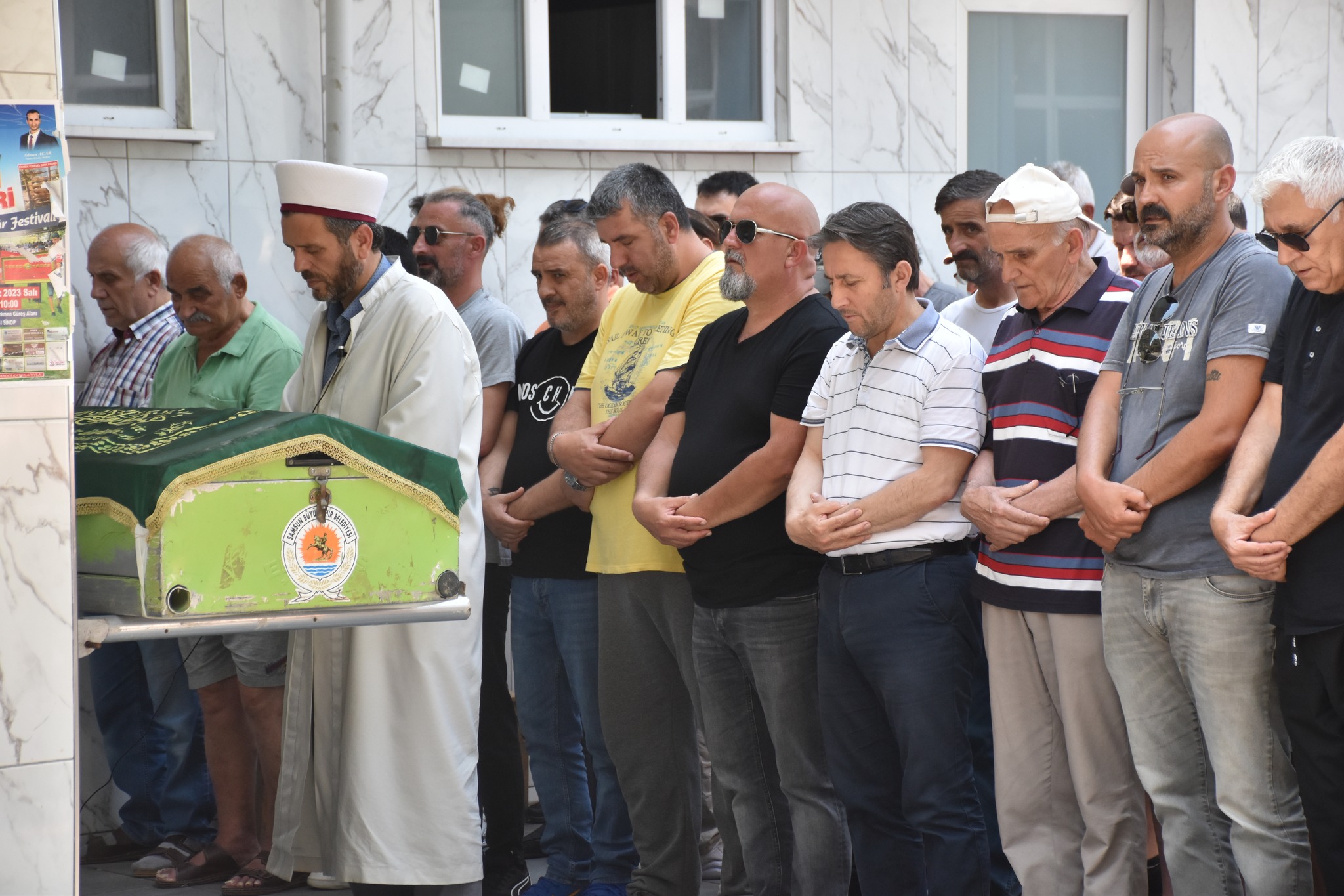 Belediye Başkanımız Hüseyin Kıyma ilçemiz halkından vefat eden Ahmet Çakıcı’nın cenaze namazına katıldı, ailesine başsağlığında bulundu.