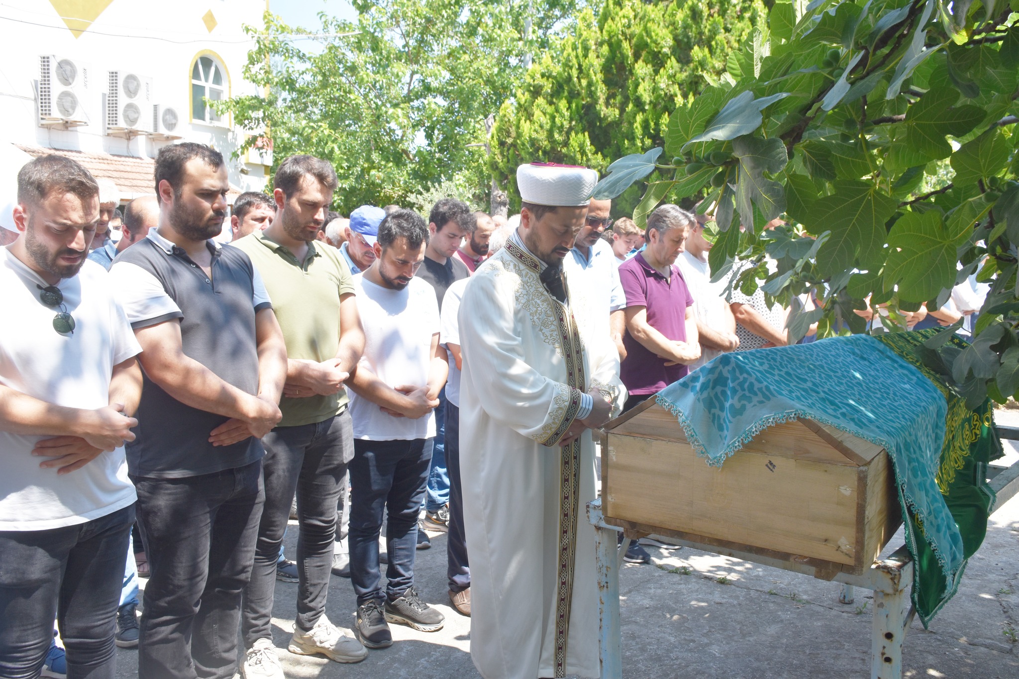 Belediye Başkanımız Hüseyin Kıyma, ilçemiz Kozköy mahallesi halkından vefat eden Behiye Bayraktar’ın cenaze namazına katılarak, ailesine ve yakınlarına başsağlığında bulundu.