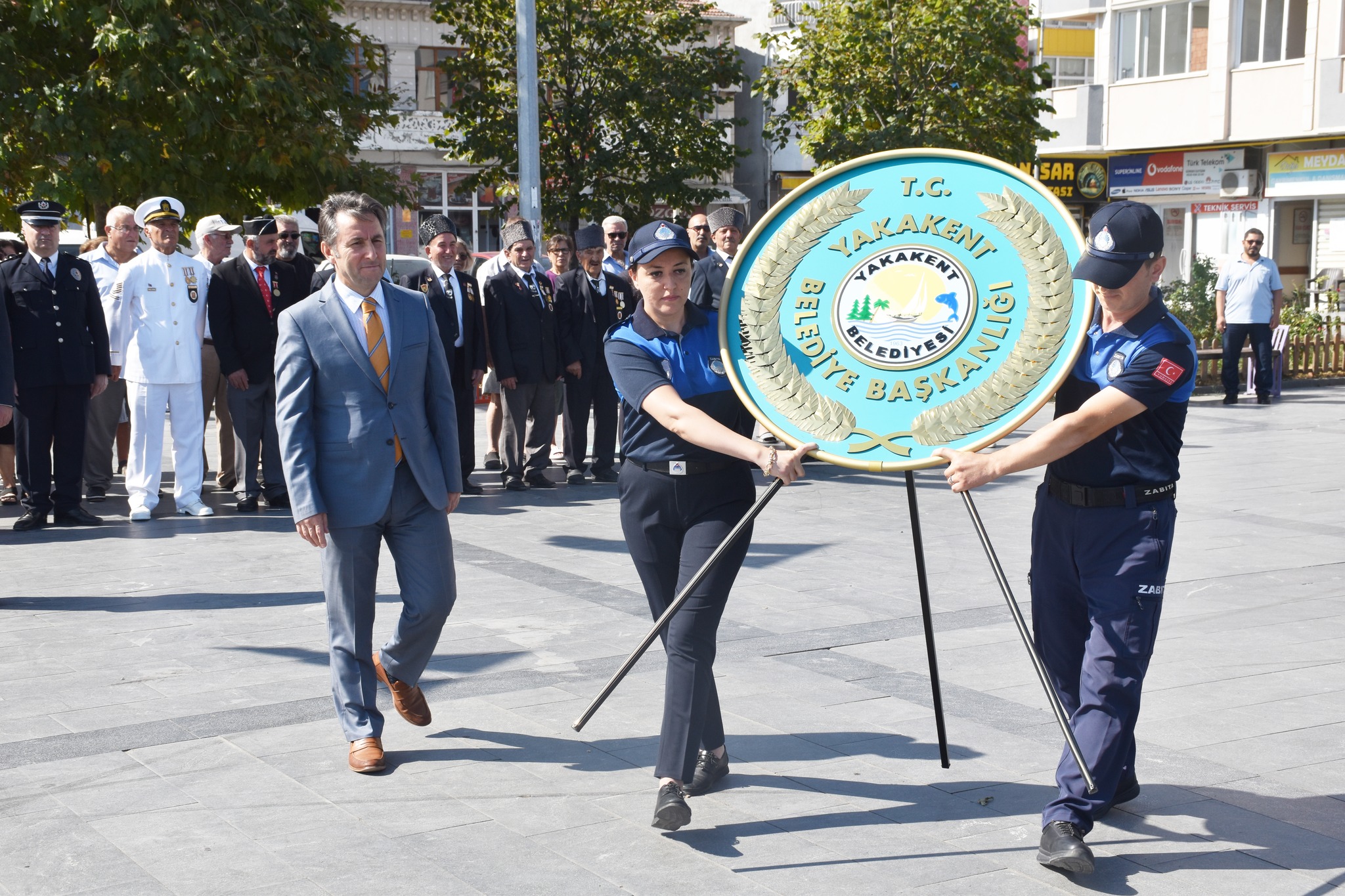 30 Ağustos Zafer Bayramı’nın 101. yıl dönümü münasebetiyle Cumhuriyet Meydanında çelenk sunma töreni gerçekleştirildi.