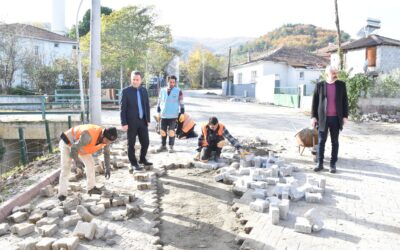 Doğalgaz alt yapı çalışmaları nedeniyle bozulan Kozköy Köyiçi Sokak yolunun bakım ve onarım çalışmaları Belediyemiz Fen İşleri ekiplerimiz tarafından sürdürüyor.