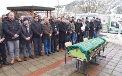 Belediye Başkanımız Hüseyin Kıyma Çepni Karacababa Mahallesi halkından vefat eden Feyzul Arslan’ın cenaze namazına katılarak ailesine ve yakınlarına başsağlığında bulundu.