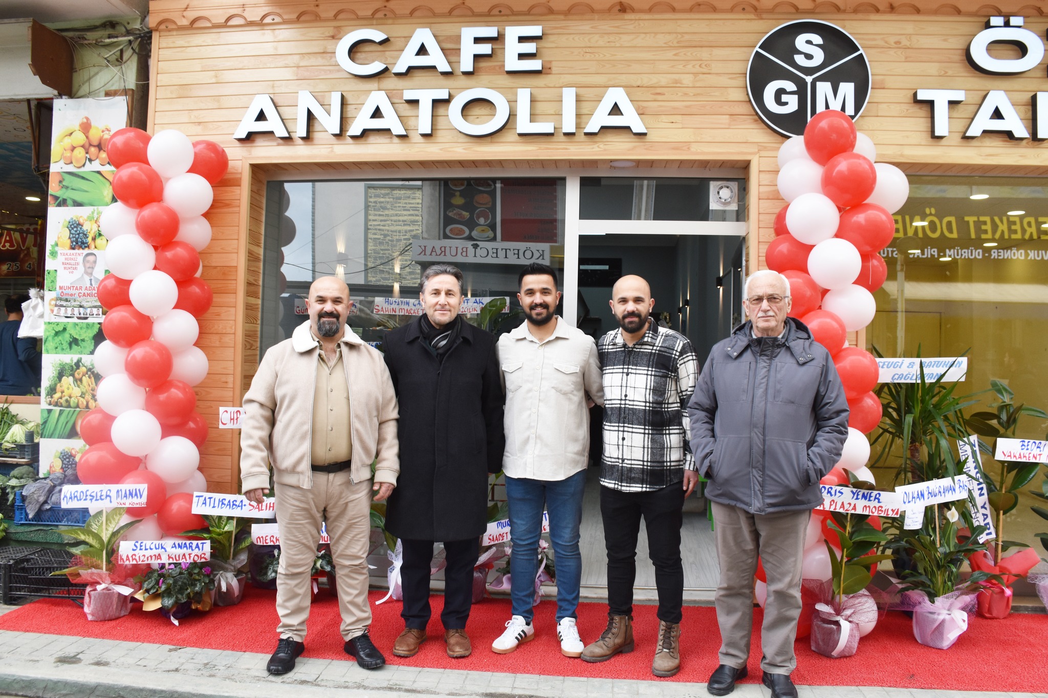 Belediye Başkanımız Hüseyin Kıyma ve Meclis üyemiz Turan Çakır, ilçemizde açılışı yapılarak hizmete giren ANATOLIA CAFE ye ziyarette bulunarak, işletmecisi Suat Ak’a ve oğullarına hayırlı bereketli kazançlar dilediler.